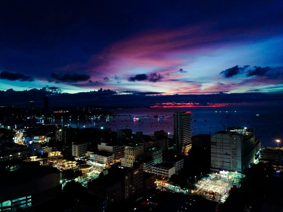 The Base Pattaya 芭提雅基地公寓 Eksteriør billede
